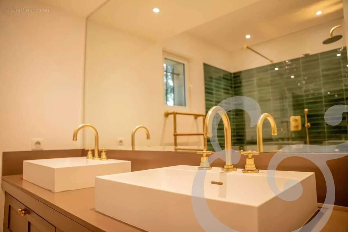 Maison à MAS-BLANC-DES-ALPILLES