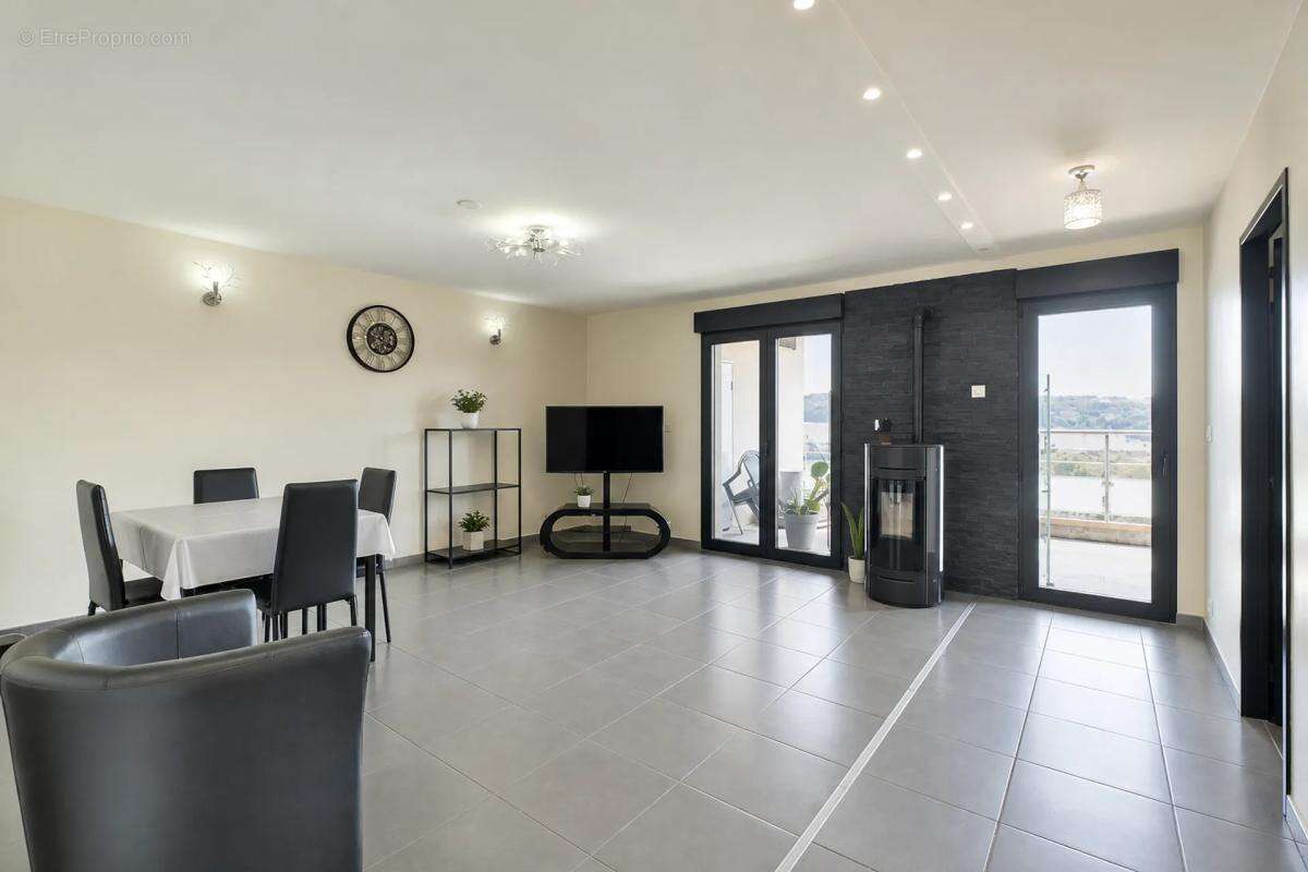 Maison de 9 pièces de 225 m² située à Chaligny - photo 3