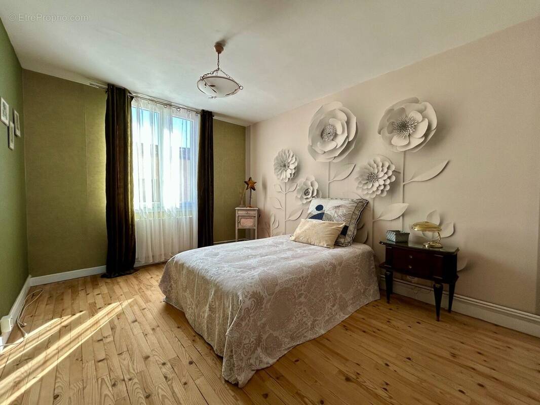 Appartement à BOURG-DE-PEAGE