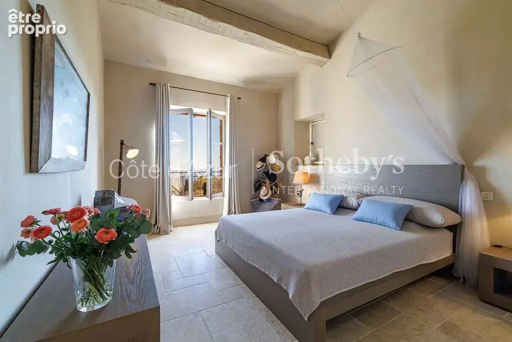 Vence bastide néo provençale avec vue mer, piscine chauffée et jardin paysager de 4 300 m² - photo 17