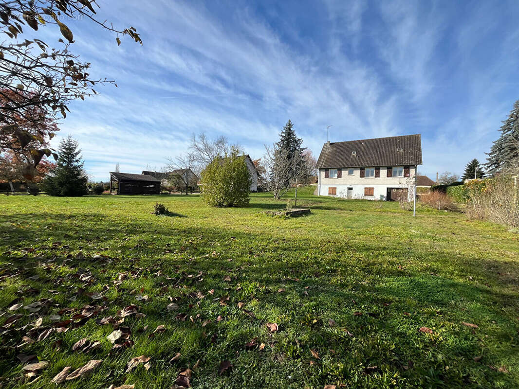 Maison à LUCENAY-LES-AIX