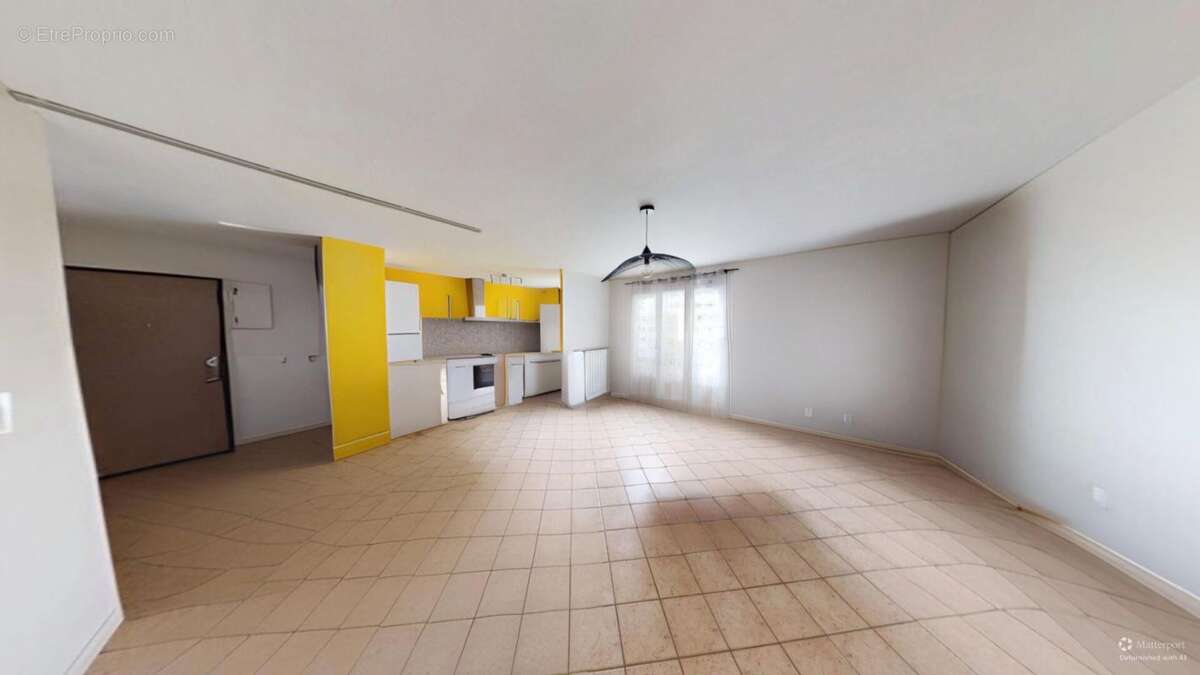 Appartement à SAINT-JEAN-DE-LA-RUELLE