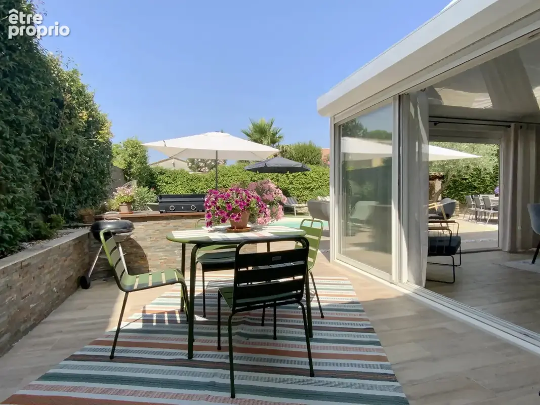 A 600 m de la place aux herbes, villa avec piscine. - photo 4