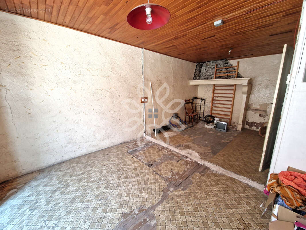 Maison à SAINT-GEORGES-D'AURAC