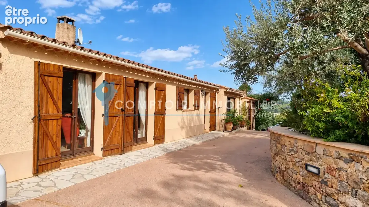 VAR (83) - À VENDRE - FLAYOSC - Villa 3 chambres avec vue dominante sur les collines de Flayosc - photo 2