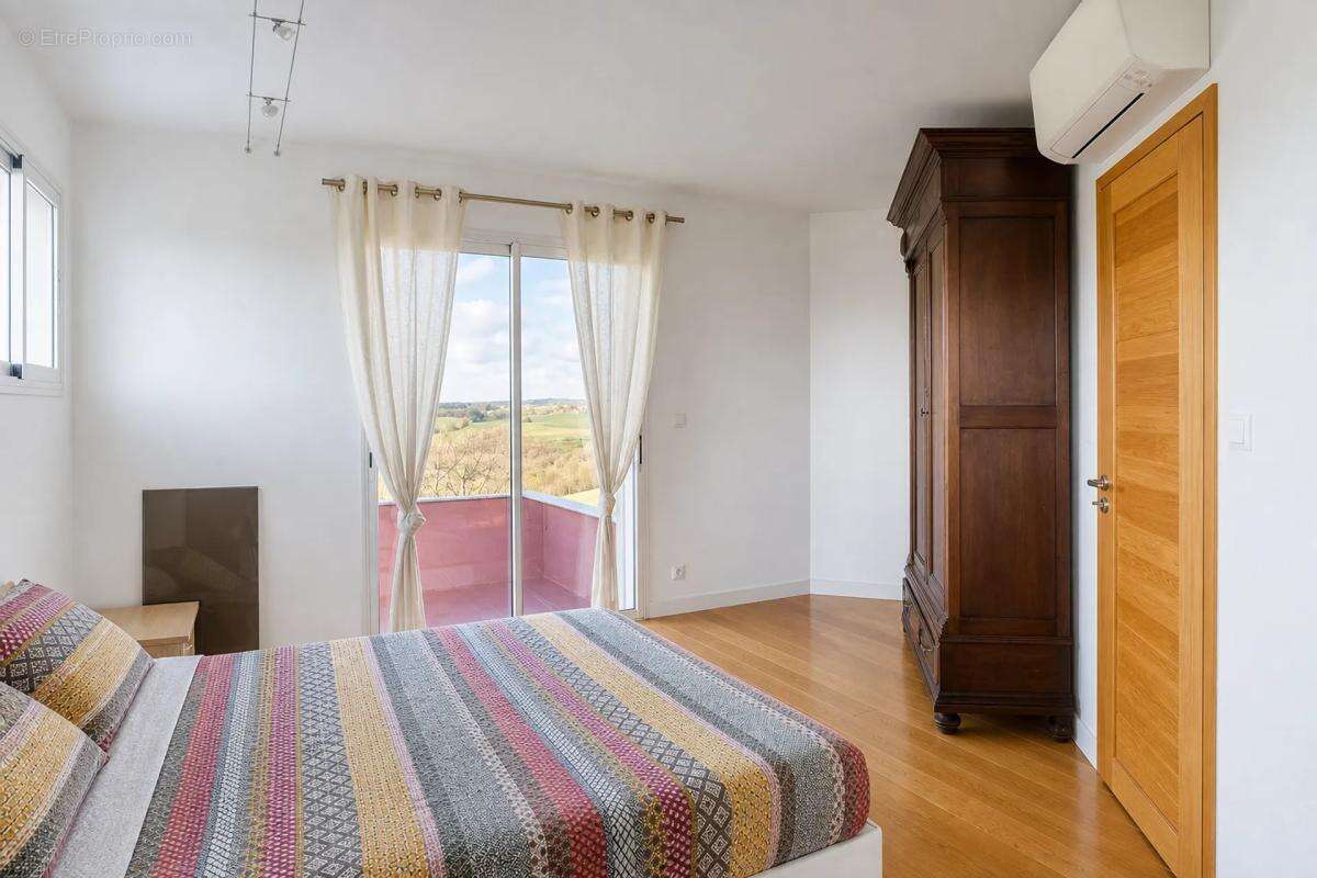 Maison de 9 pièces de 320 m² à 10min d'Albi - photo 8