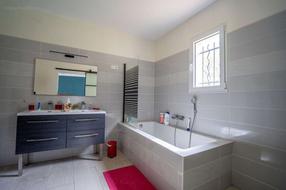 Maison à MONTAIGU-DE-QUERCY