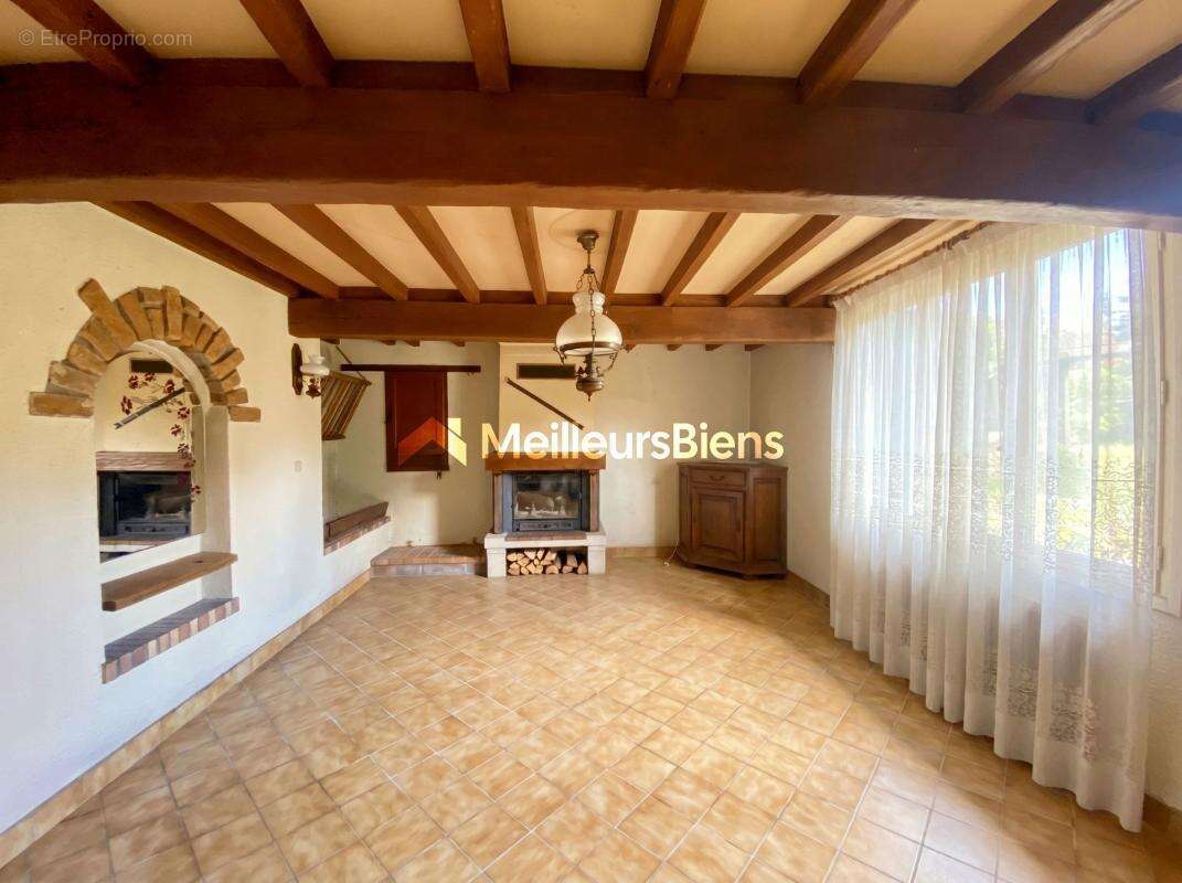 Ancien corps de ferme à fort potentiel sur 1 545 m² à Baneins - photo 5