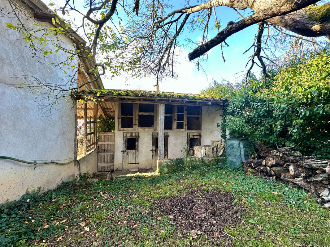 Parking à BEAUMONT-DE-LOMAGNE