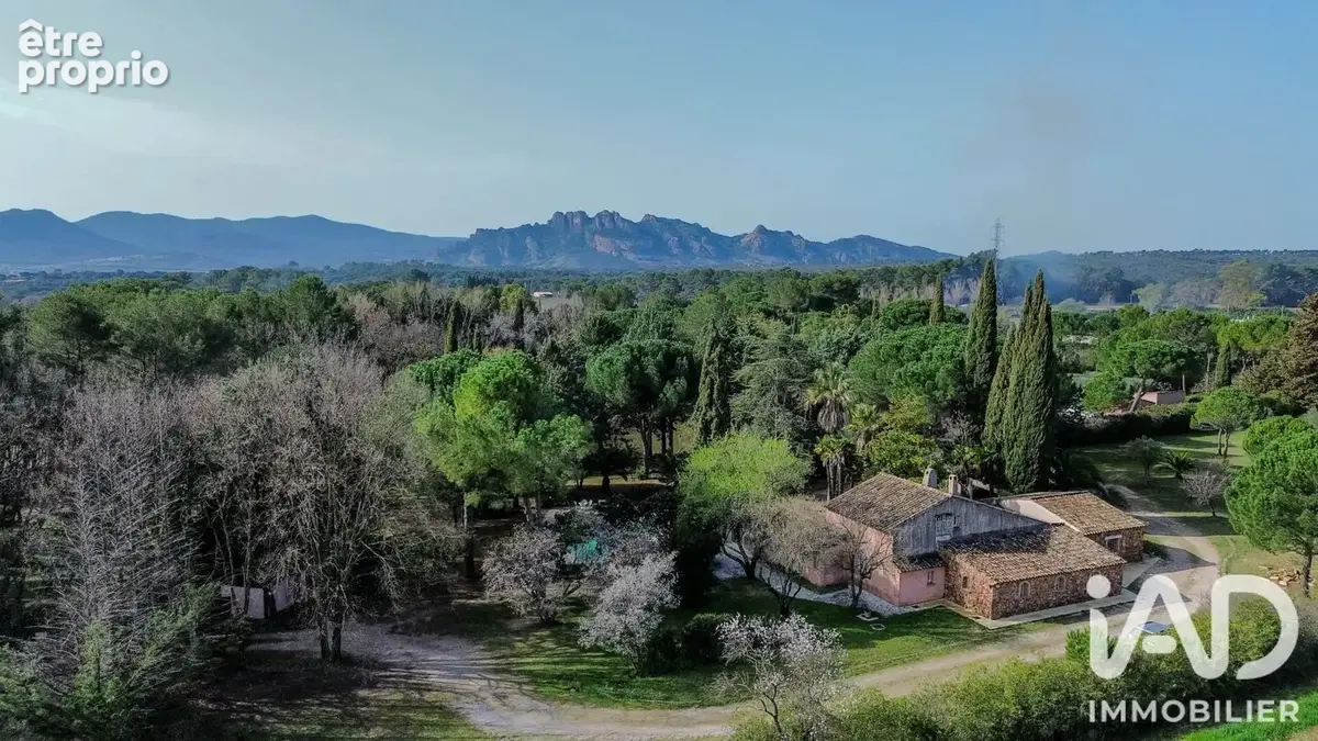 Photo 1 - Maison à ROQUEBRUNE-SUR-ARGENS