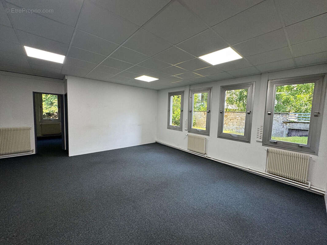 Commerce à SURESNES