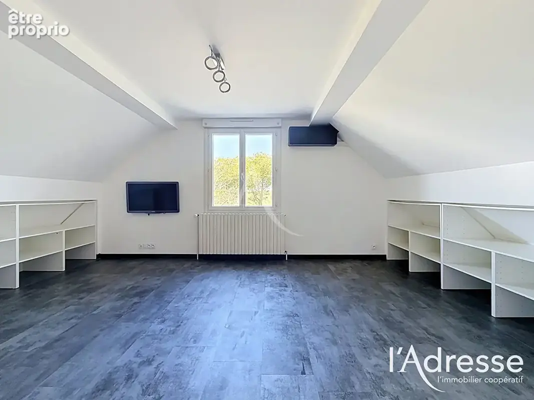 Maison entièrement rénovée avec piscine chauffée et grands garages - photo 7