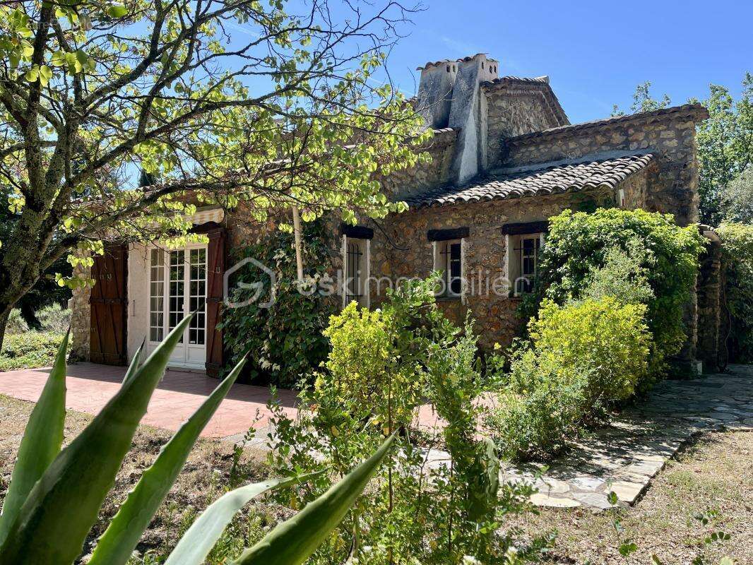Charme, calme, intimité, à deux pas du village –  T3 de 137 m2 + T2 de 32 m2 – St Paul En Forêt (Var) - photo 2