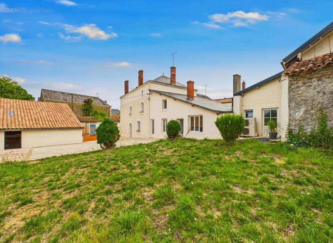 Maison à L'HERMENAULT