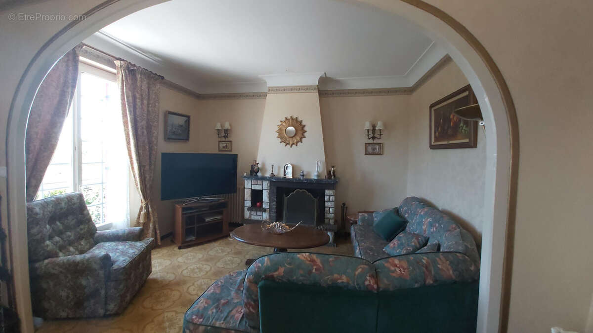 Maison à BOURDEILLES