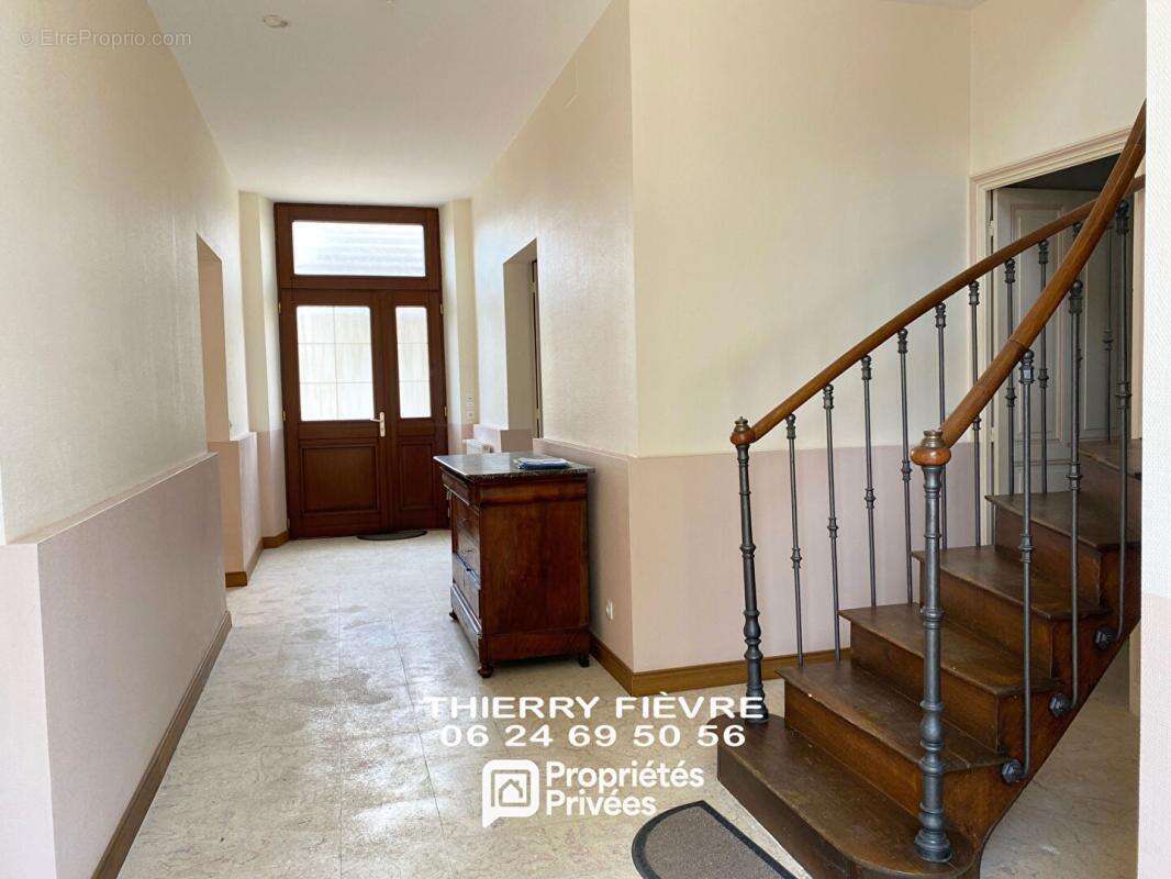 A  VENDRE 86120 LES TROIS MOUTIERS Maison bourgeoise de 299 m2 avec jardin et dépendance - photo 8