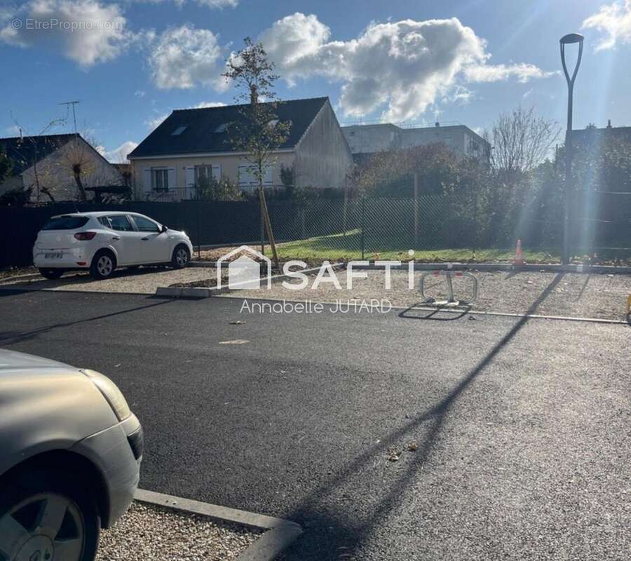 Photo 2 - Parking à JOUE-LES-TOURS