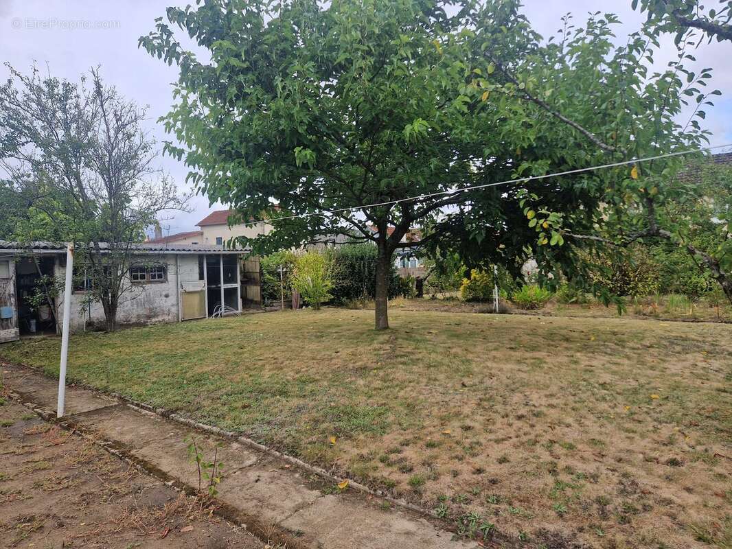 vue avant - Terrain à REZE