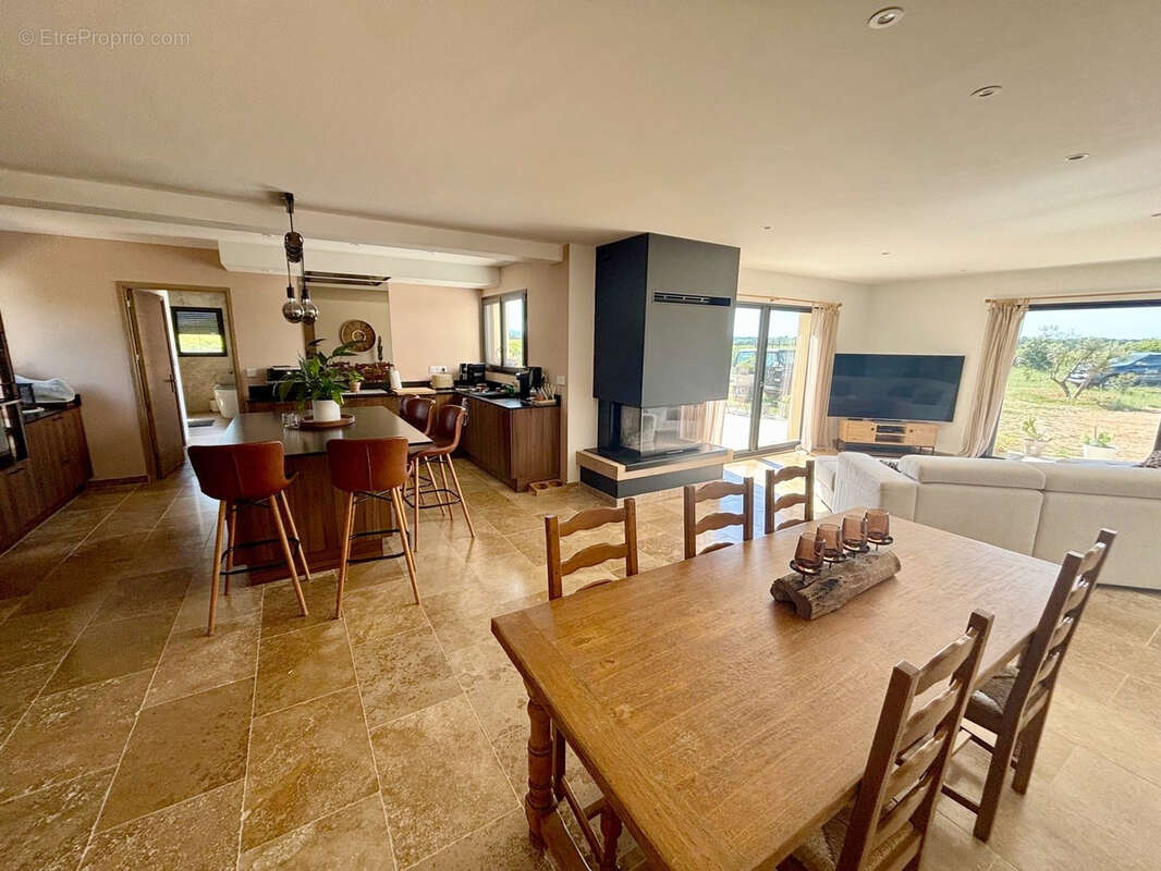 GRIGNAN - Belle Villa neuve sur 2 160 m2, avec VUE. - photo 5