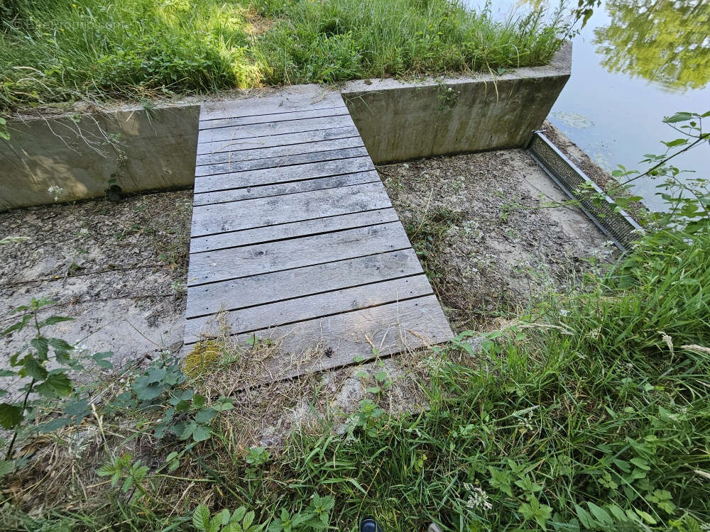 Autre à SAINT-PRIEST-LA-FEUILLE