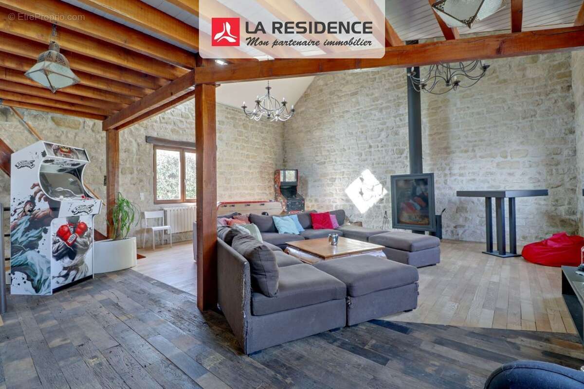 Maison à MAURECOURT