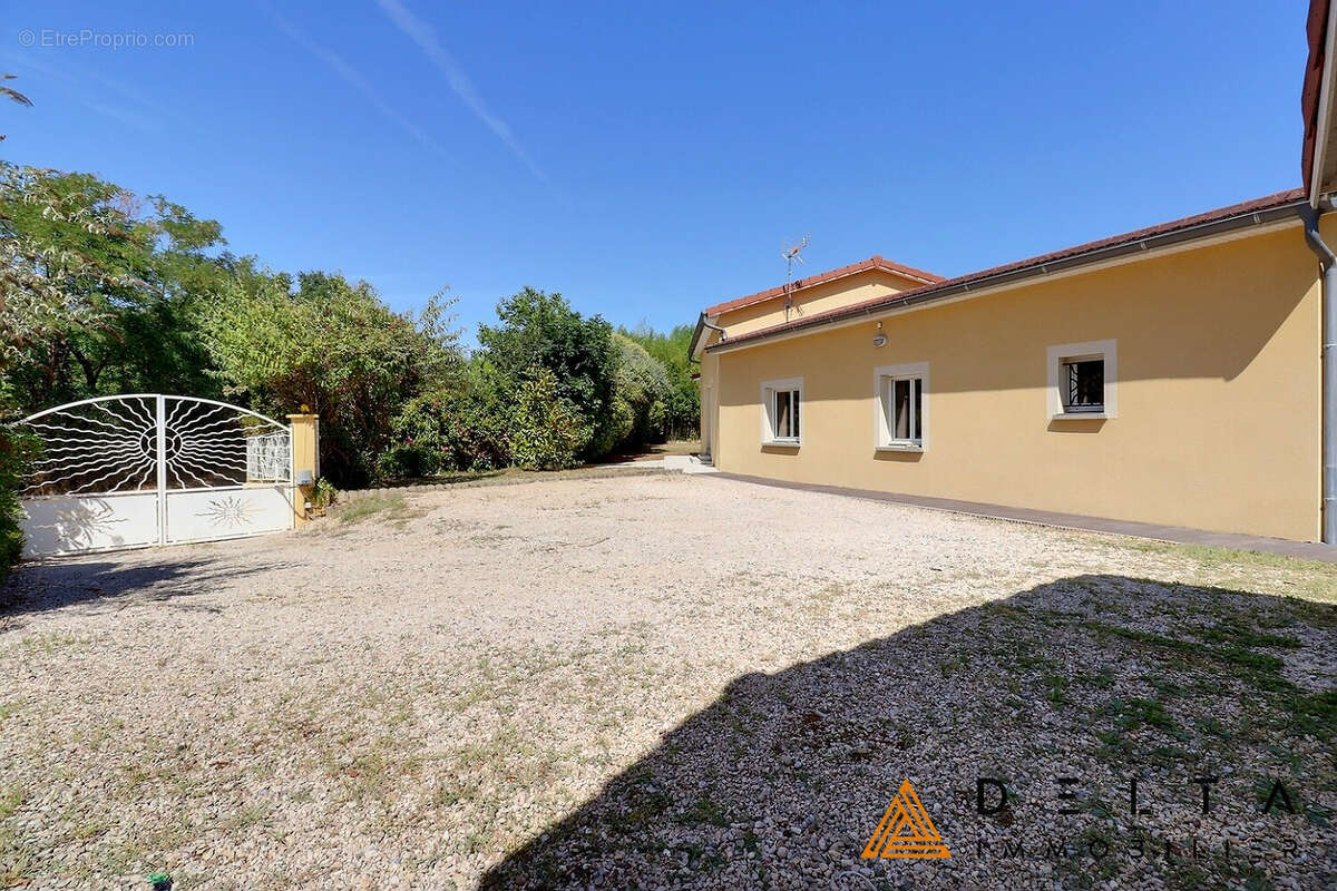 Maison 185 m² sur terrain de 1502 m² avec piscine - photo 2