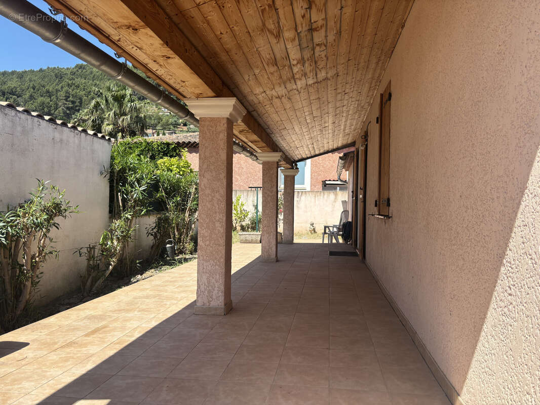 Maison à CUERS