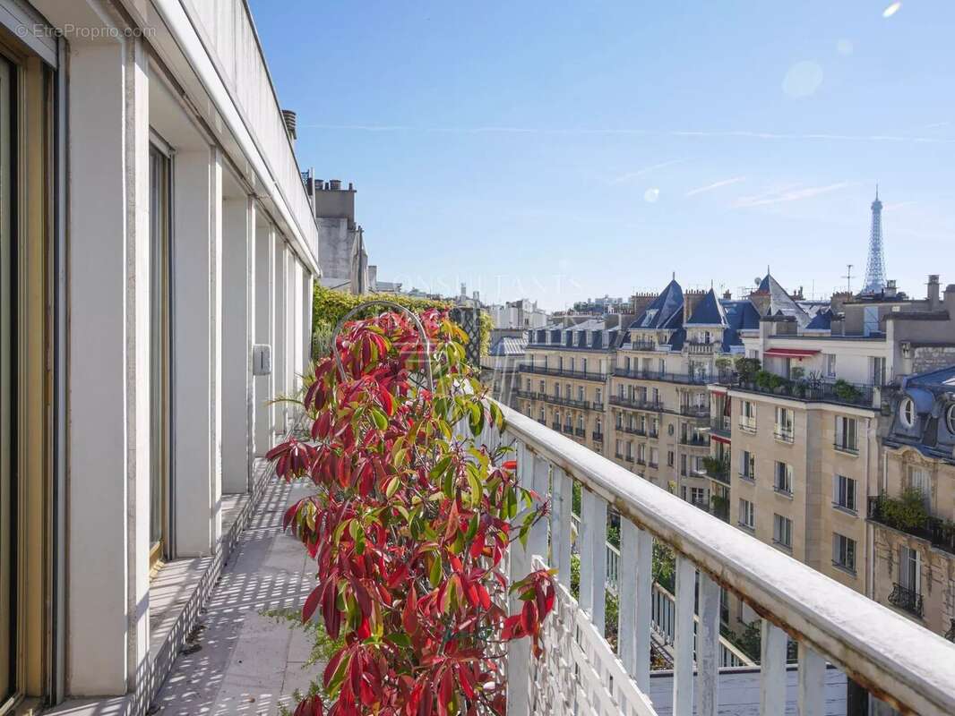 Appartement à PARIS-16E