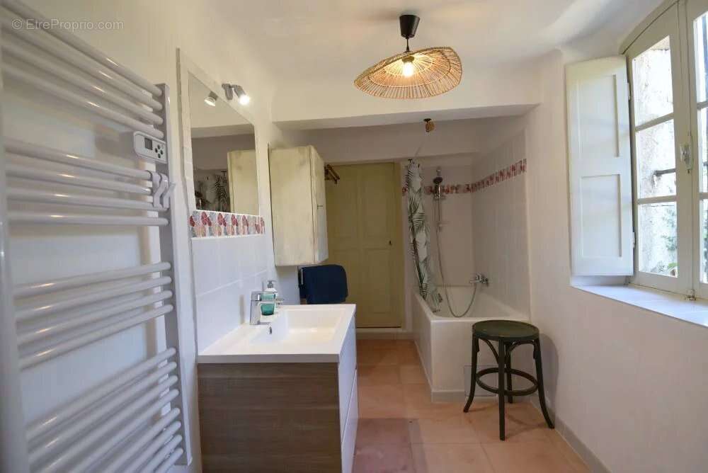 Maison à TOURRETTES