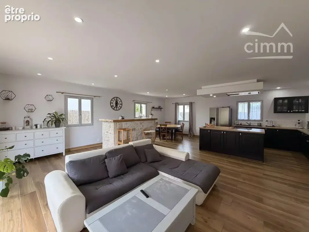 Maison contemporaine de plain-pied avec 4 chambres et piscine à Mer - photo 3