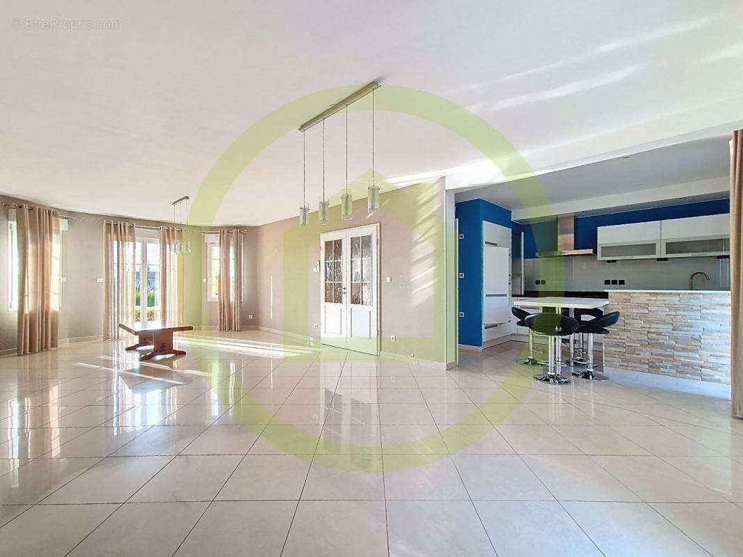 Maison à COSNES-ET-ROMAIN