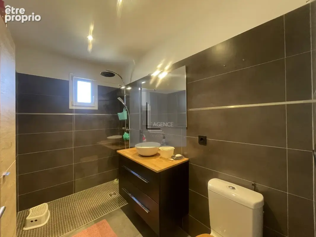 Maison R+1 T5/6 2013   900 m2 de terrain, piscine, suite parentale, garage   Trets - photo 11