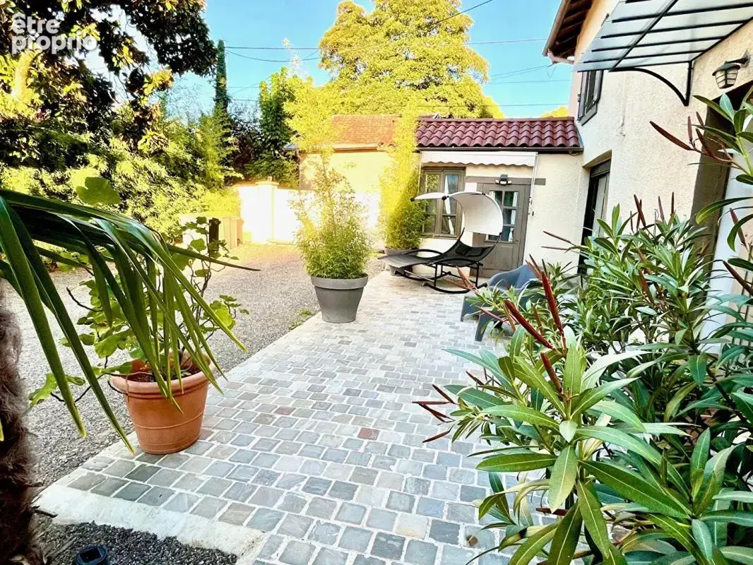 VIENNE - JOILE MAISON 180 m²  , 4 CHAMBRES , Piscine et Dépendances - photo 5
