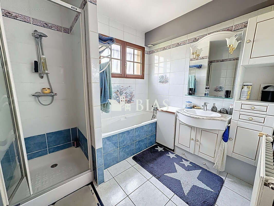 Maison à SAINT-OUEN-DE-THOUBERVILLE