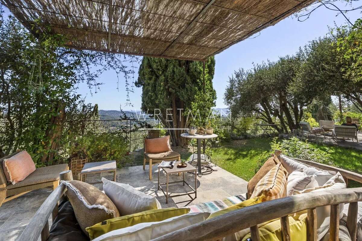 Maison à CHATEAUNEUF-GRASSE