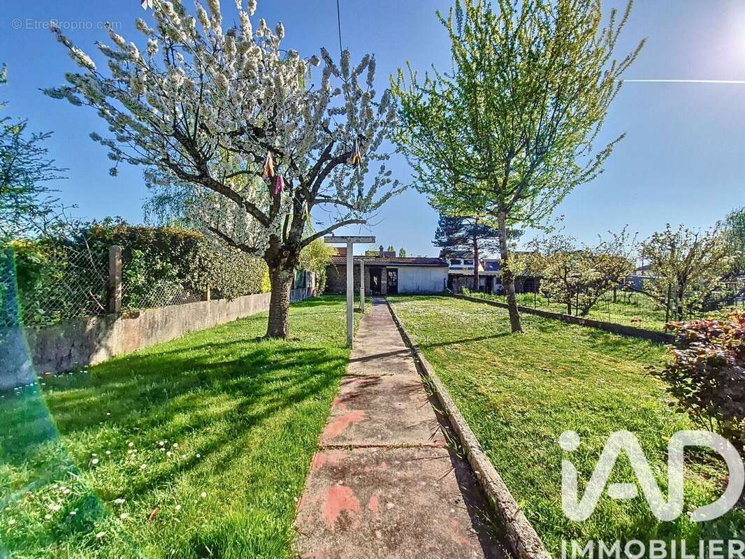 Photo 2 - Maison à LE MESNIL-SAINT-DENIS