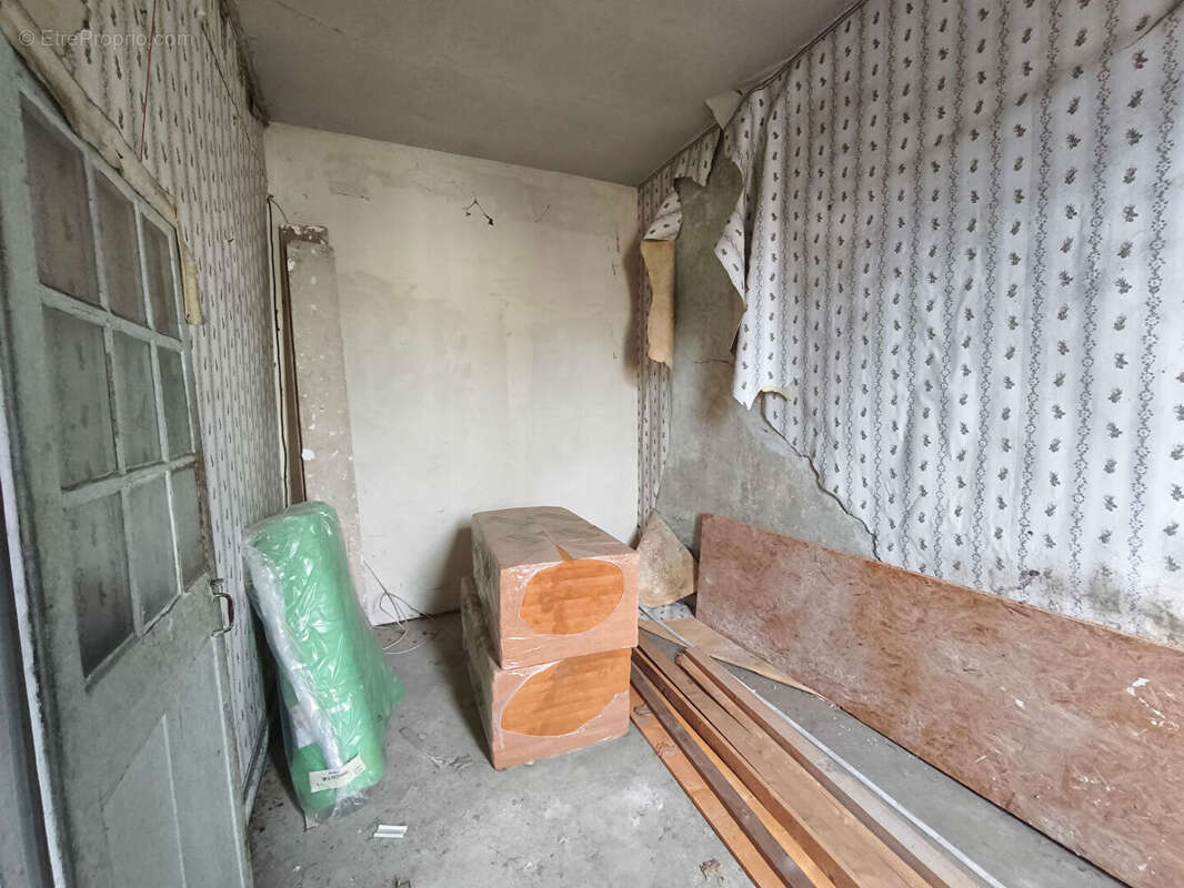 Maison 4 pièces à rénover 85m2 + box+ cours privative - photo 4