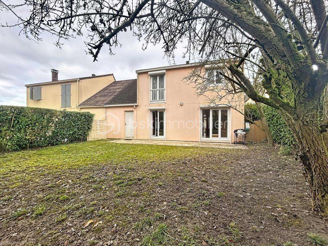 Maison à SAVIGNY-LE-TEMPLE