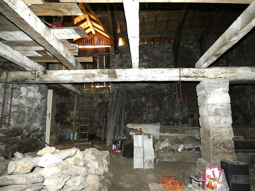 Maison en pierre avec dépendances d'environ 215 m² DORNAS (07) - photo 15