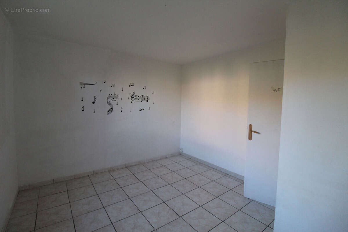 Maison Saint Martin De Crau 6 pièce(s) 120 m2+ terrain au centre ville. - photo 11
