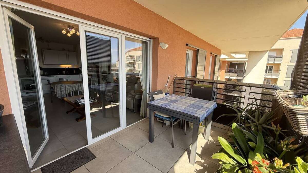 Appartement à ROQUEBRUNE-SUR-ARGENS