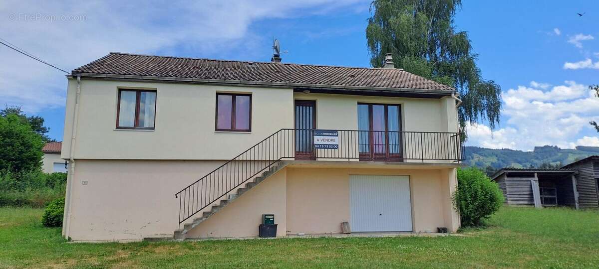 Maison 100 m² à Cunlhat  - photo 6