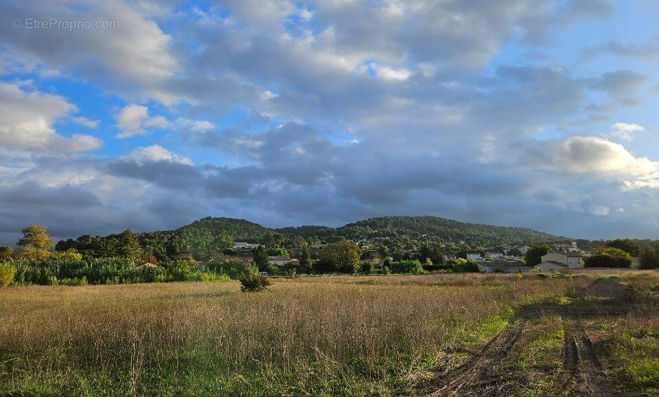 Terrain à VILLELAURE