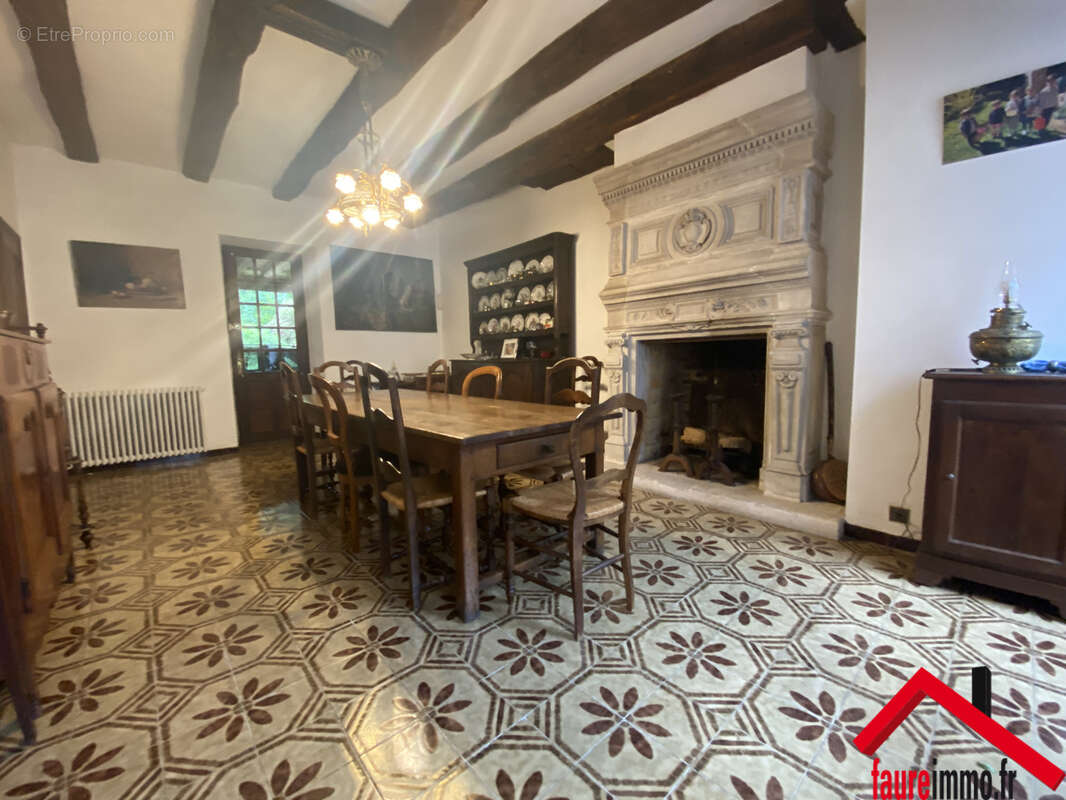 Maison à UZERCHE