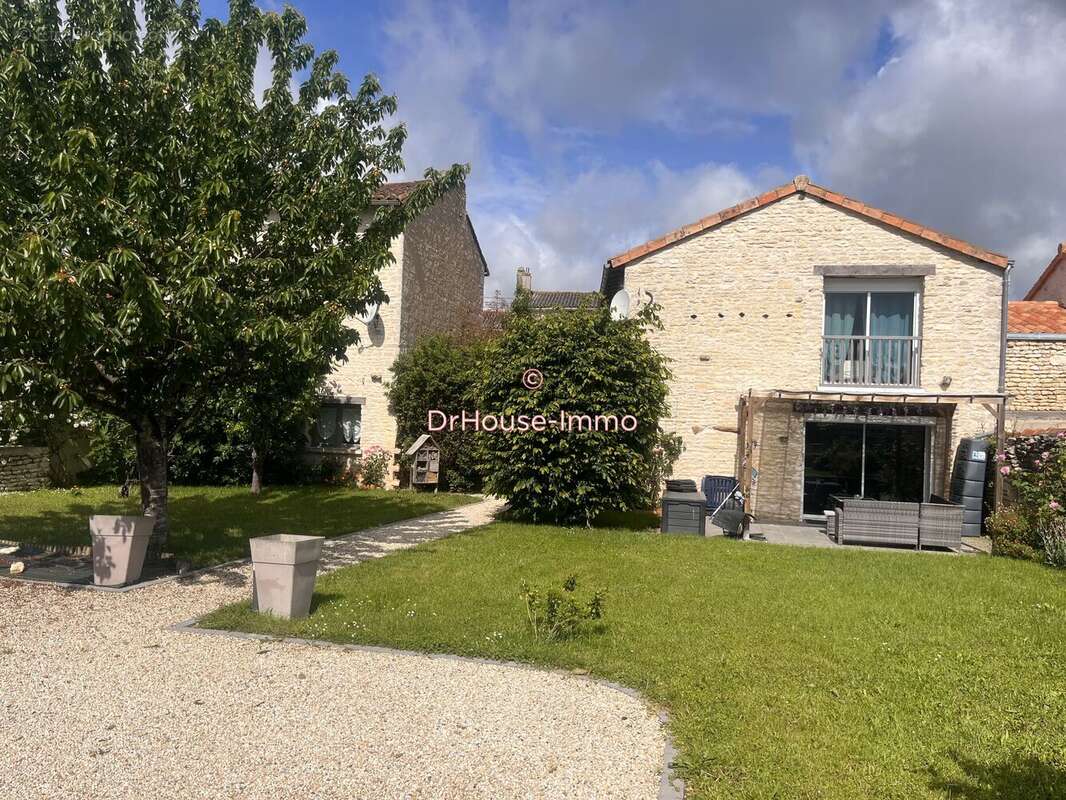 Maison à NEUVILLE-DE-POITOU