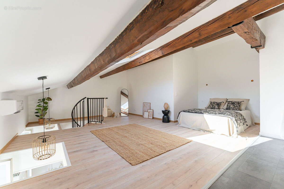 Appartement à MARSEILLE-2E