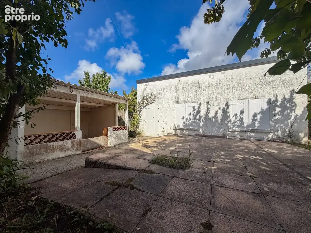 Maison avec garage et dépendance - photo 4