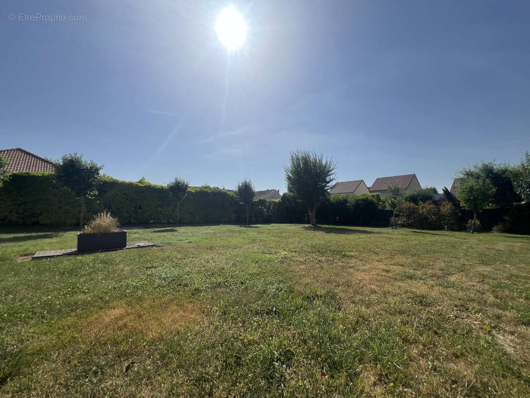 Maison familiale en pleine propriété avec 5 chambres, sous-sol complet et terrain de 1 100 m2 Val-de-Vesle - photo 2