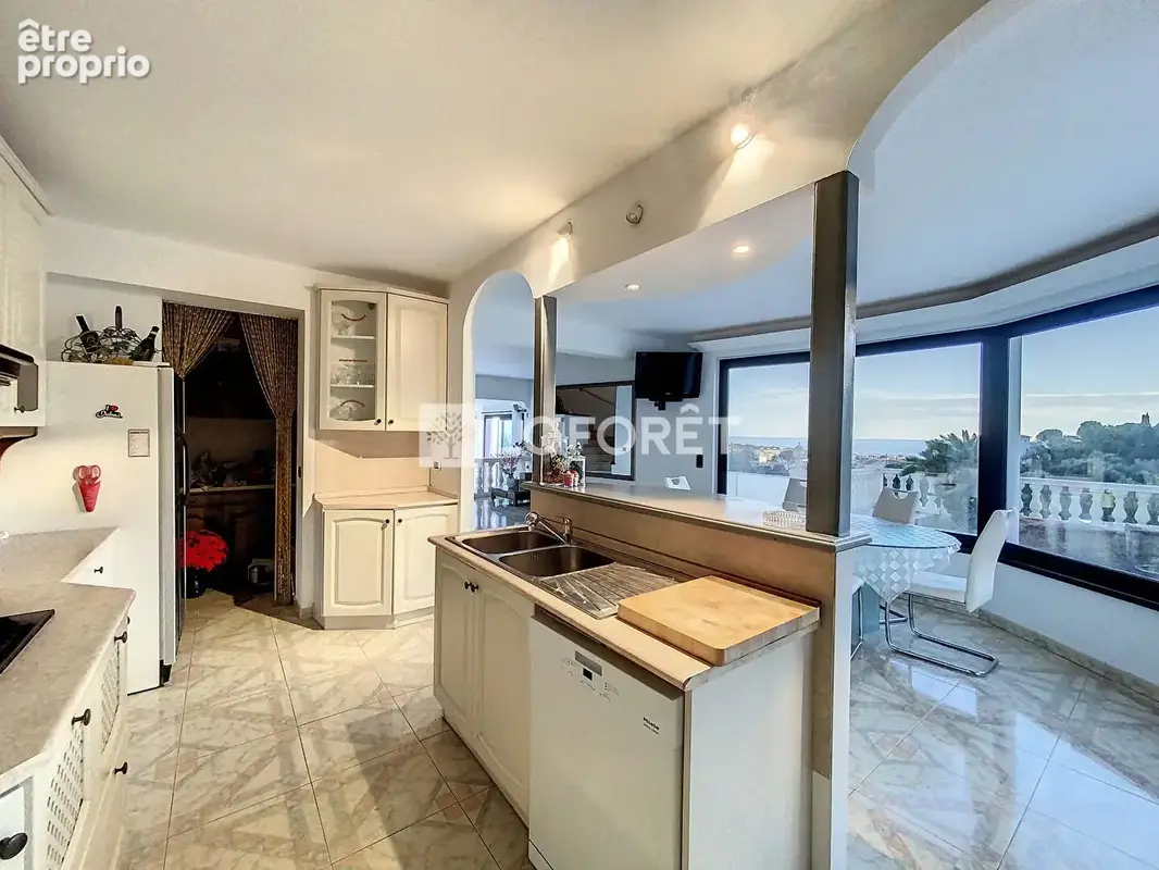 Superbe ! Splendide villa  avec vue mer  de toutes les pièces, piscine et large terrasse - photo 3