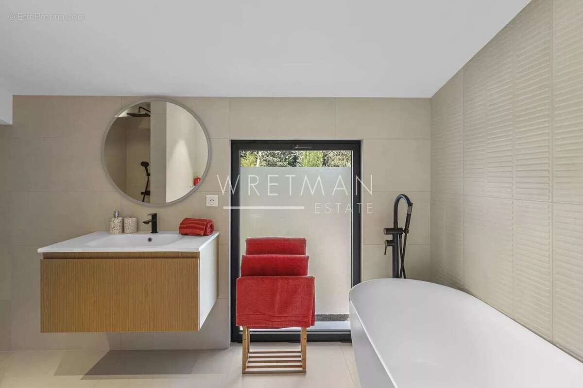 Maison à ROQUEFORT-LES-PINS